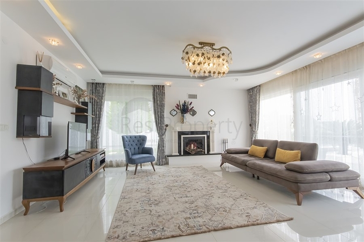 Villa 8+2 in Kargicak 