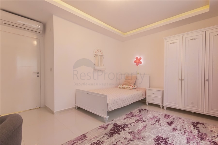 Villa 8+2 in Kargicak 