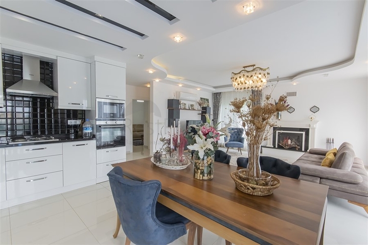 Villa 8+2 in Kargicak 