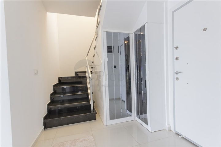 Villa 8+2 in Kargicak 