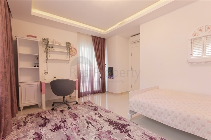 Villa 8+2 in Kargicak 