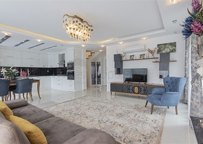 Villa 8+2 in Kargicak 