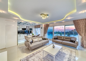 Villa 8+2 in Kargicak 