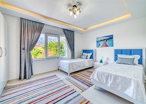 Villa 8+2 in Kargicak 