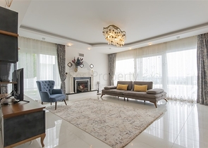 Villa 8+2 in Kargicak 