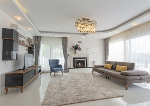 Villa 8+2 in Kargicak 