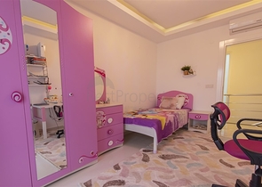 Villa 8+2 in Kargicak 