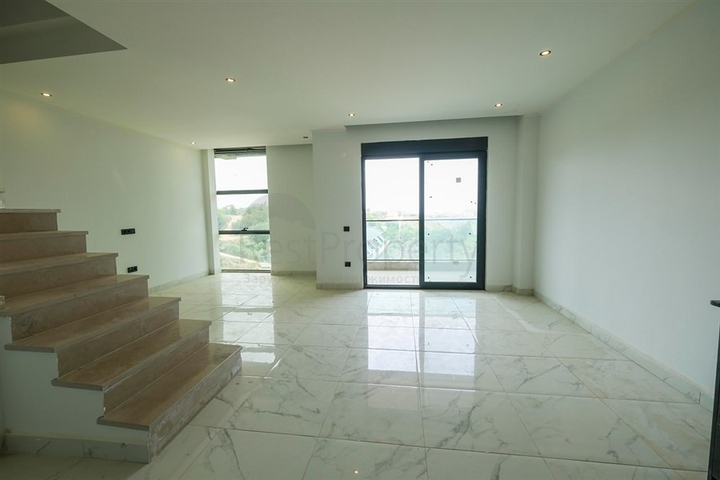 2+1 Penthouse mit Blick auf das Meer und die Festung von Calais im Stadtteil Oba