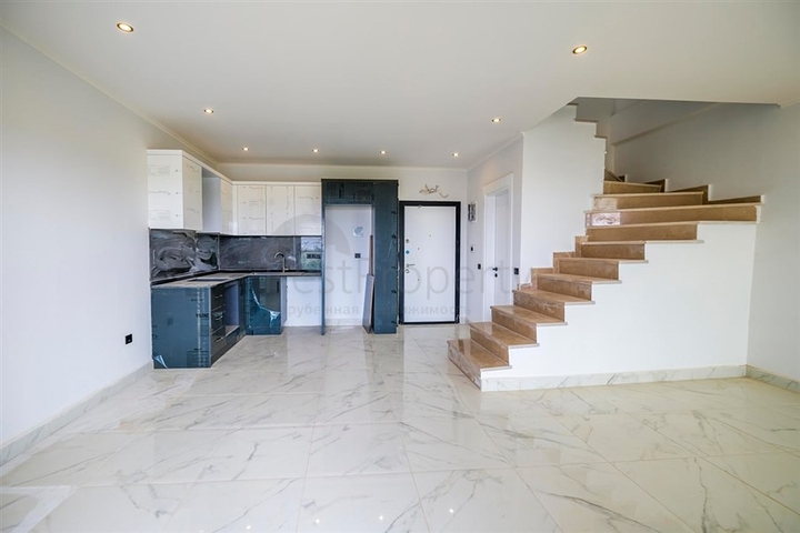 2+1 Penthouse mit Blick auf das Meer und die Festung von Calais im Stadtteil Oba