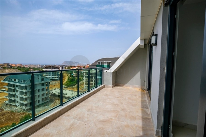 2+1 Penthouse mit Blick auf das Meer und die Festung von Calais im Stadtteil Oba