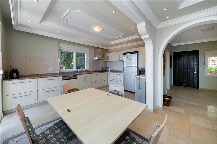 Villa mit Panoramablick auf das Meer und die Berge