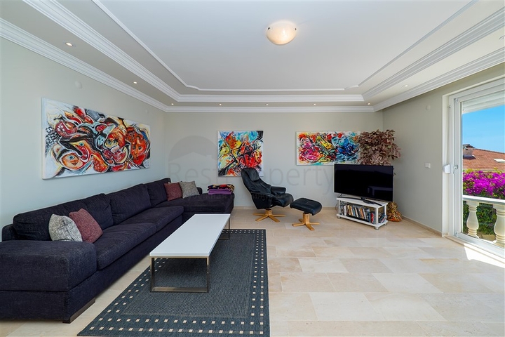 Villa mit Panoramablick auf das Meer und die Berge