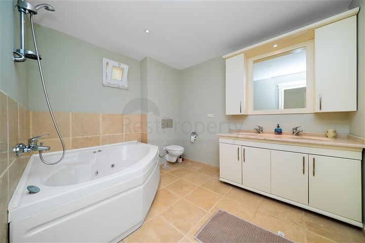 Villa mit Panoramablick auf das Meer und die Berge