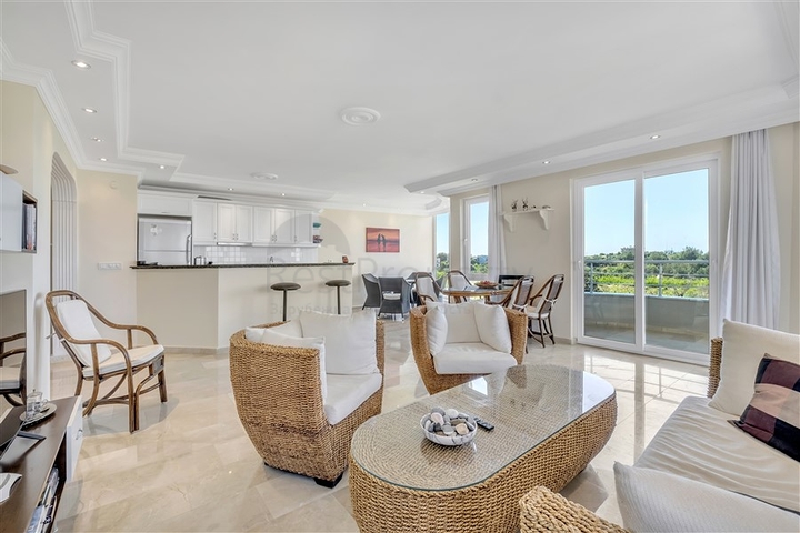 Geräumiges Penthouse im Stadtteil Oba