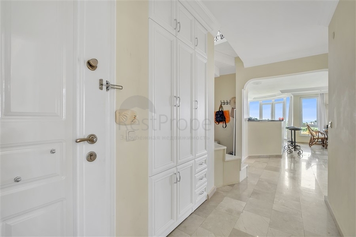 Geräumiges Penthouse im Stadtteil Oba