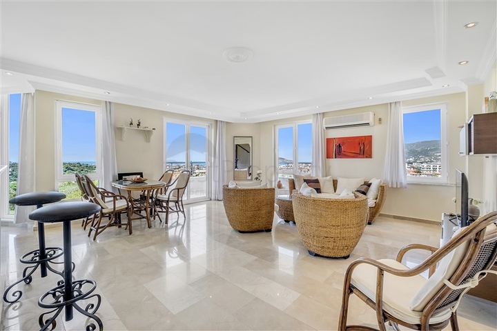 Geräumiges Penthouse im Stadtteil Oba