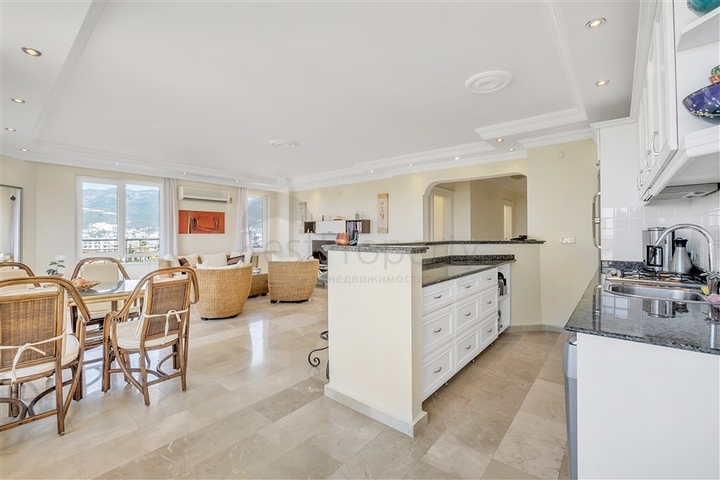 Geräumiges Penthouse im Stadtteil Oba