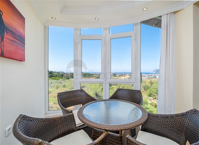 Geräumiges Penthouse im Stadtteil Oba