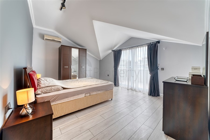 Geräumige 4+1-Wohnung mit Möbeln und Geräten in einer prestigeträchtigen Gegend