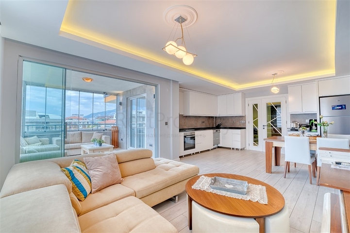 Geräumige 4+1-Wohnung mit Möbeln und Geräten in einer prestigeträchtigen Gegend