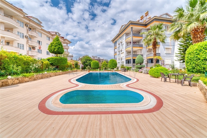 Geräumige 4+1-Wohnung mit Möbeln und Geräten in einer prestigeträchtigen Gegend