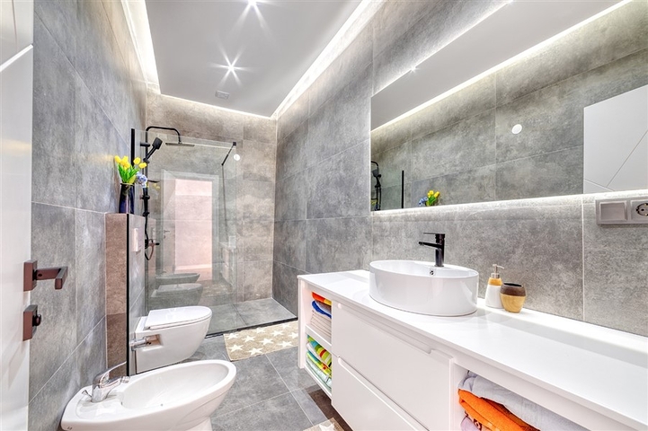 Geräumige 4+1-Wohnung mit Möbeln und Geräten in einer prestigeträchtigen Gegend