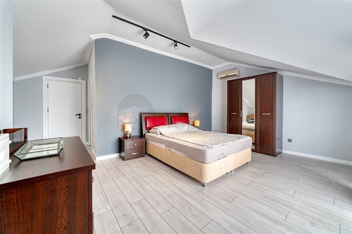 Geräumige 4+1-Wohnung mit Möbeln und Geräten in einer prestigeträchtigen Gegend