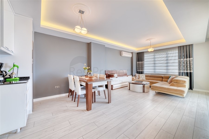 Geräumige 4+1-Wohnung mit Möbeln und Geräten in einer prestigeträchtigen Gegend