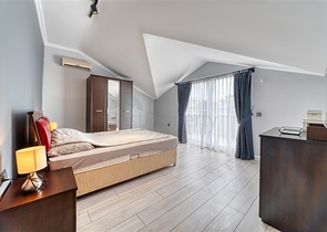 Geräumige 4+1-Wohnung mit Möbeln und Geräten in einer prestigeträchtigen Gegend