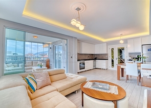 Geräumige 4+1-Wohnung mit Möbeln und Geräten in einer prestigeträchtigen Gegend