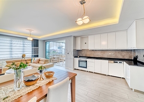 Geräumige 4+1-Wohnung mit Möbeln und Geräten in einer prestigeträchtigen Gegend