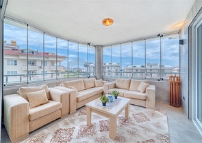 Geräumige 4+1-Wohnung mit Möbeln und Geräten in einer prestigeträchtigen Gegend