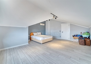 Geräumige 4+1-Wohnung mit Möbeln und Geräten in einer prestigeträchtigen Gegend