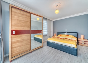 Geräumige 4+1-Wohnung mit Möbeln und Geräten in einer prestigeträchtigen Gegend