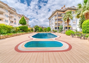 Geräumige 4+1-Wohnung mit Möbeln und Geräten in einer prestigeträchtigen Gegend