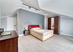 Geräumige 4+1-Wohnung mit Möbeln und Geräten in einer prestigeträchtigen Gegend