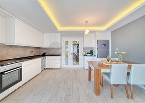 Geräumige 4+1-Wohnung mit Möbeln und Geräten in einer prestigeträchtigen Gegend