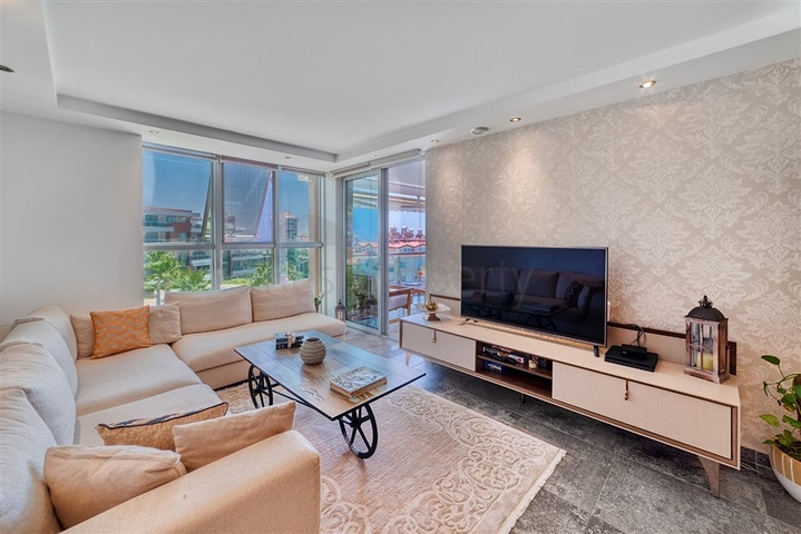 Möblierte Wohnung mit 2+1 Aufenthaltsgenehmigung in der Gegend von Dschikkilli