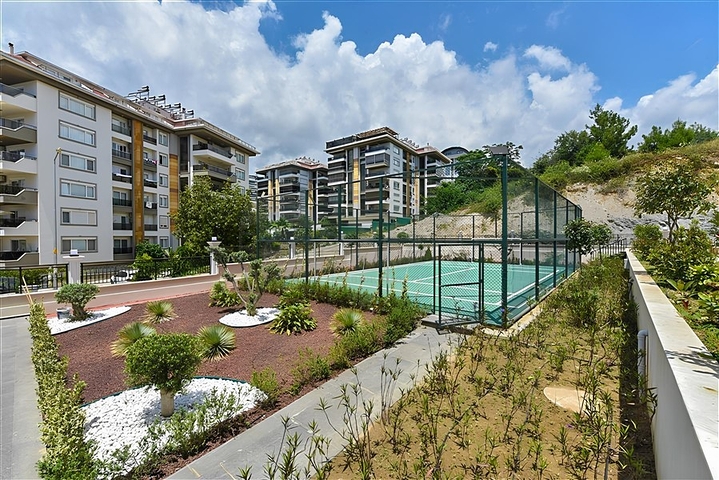 Geräumige 4+1-Wohnung in ausgezeichneter Lage in Oba/Alanya