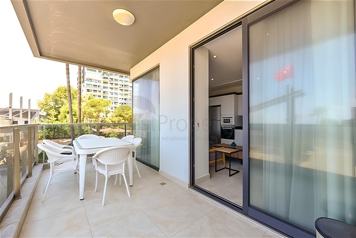 Apartment mit 2+1 Grundriss an der ersten Küste in Mahmutlar