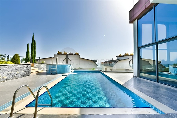 Villa mit Blick auf das Mittelmeer und die Festung von Alanya