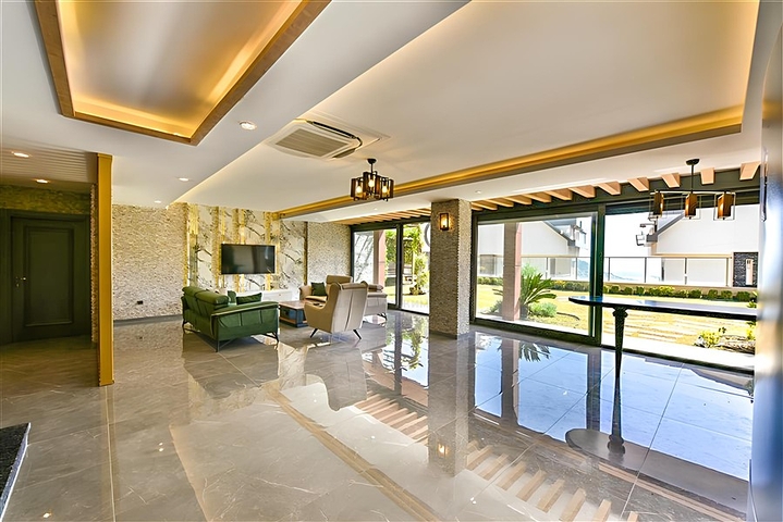 Villa mit Blick auf das Mittelmeer und die Festung von Alanya