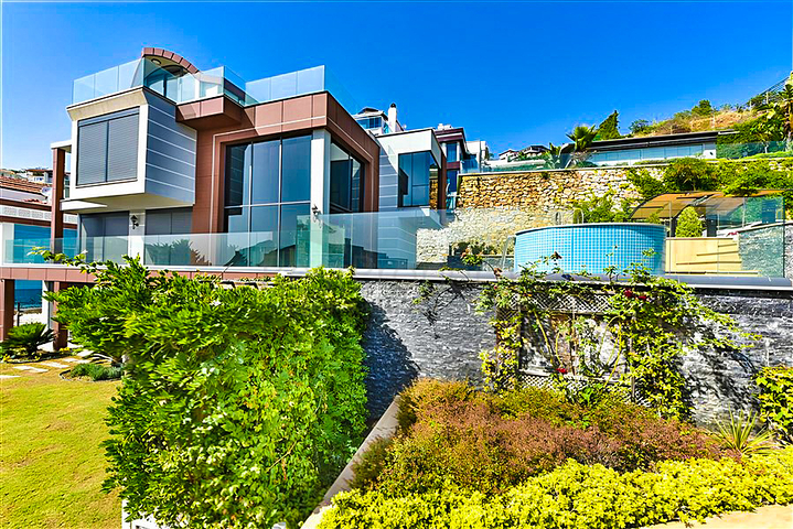 Villa mit Blick auf das Mittelmeer und die Festung von Alanya