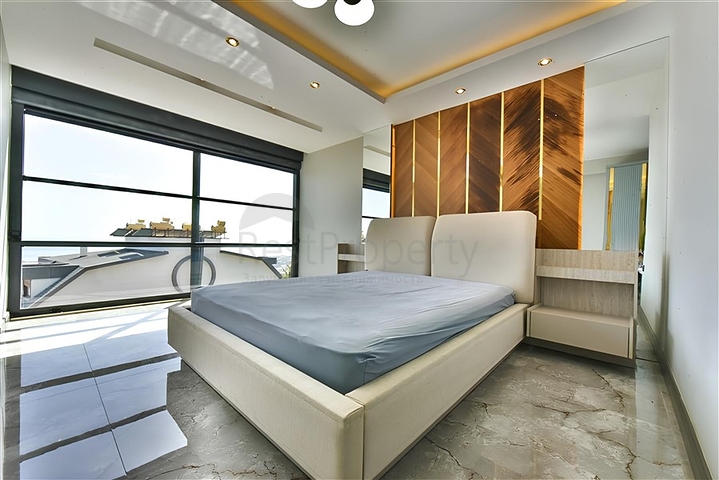 Villa mit Blick auf das Mittelmeer und die Festung von Alanya