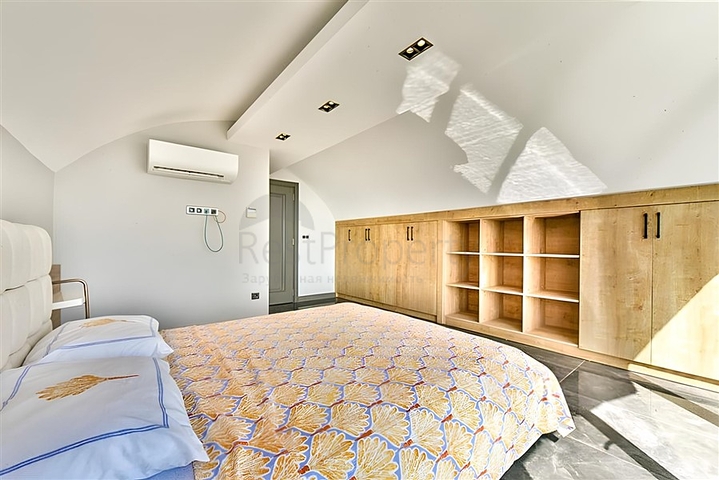 Villa mit Blick auf das Mittelmeer und die Festung von Alanya