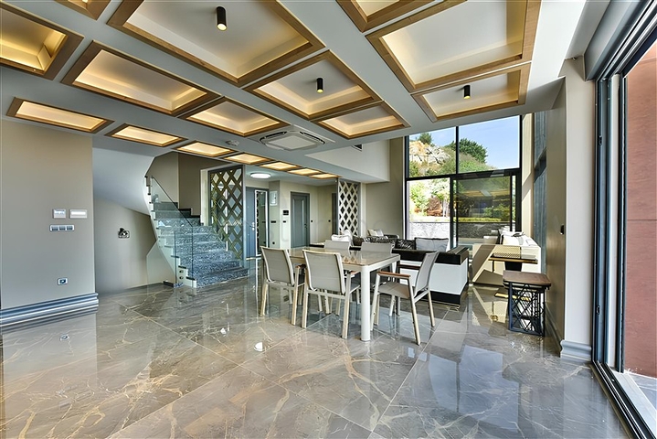 Villa mit Blick auf das Mittelmeer und die Festung von Alanya