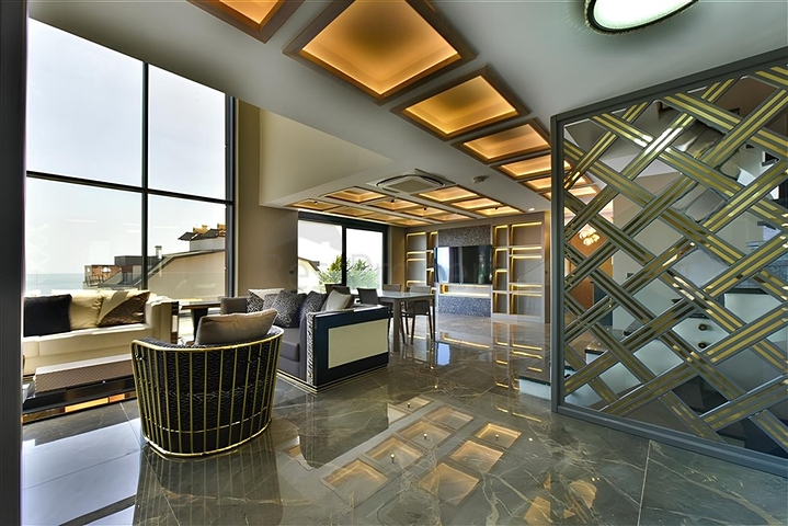 Villa mit Blick auf das Mittelmeer und die Festung von Alanya