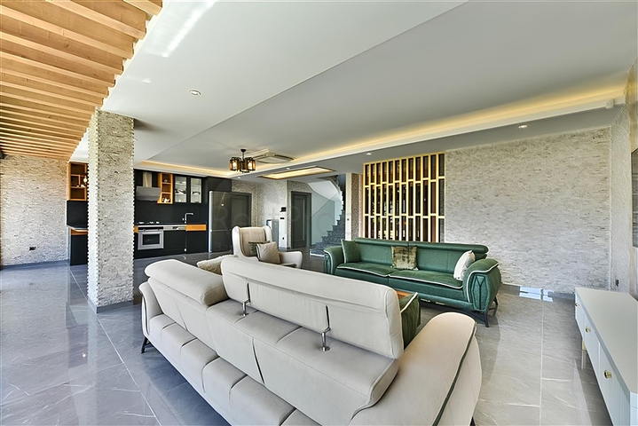 Villa mit Blick auf das Mittelmeer und die Festung von Alanya