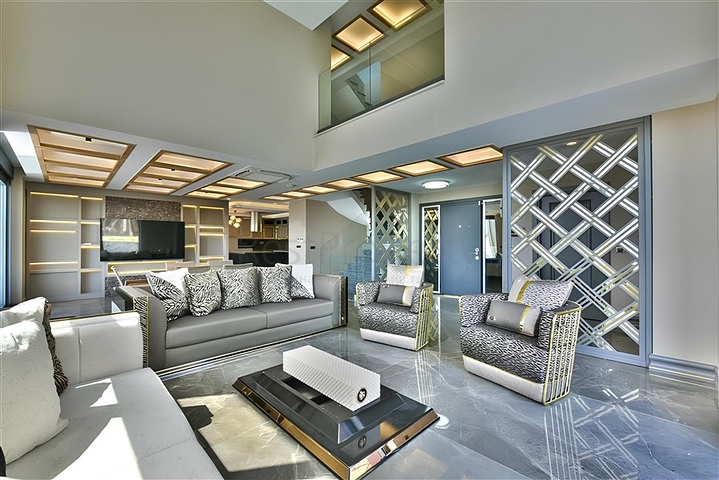 Villa mit Blick auf das Mittelmeer und die Festung von Alanya