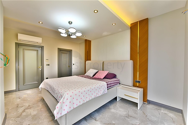 Villa mit Blick auf das Mittelmeer und die Festung von Alanya